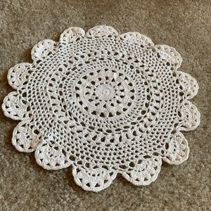 🌶 3 FOR $10 
 VINTAGE WHITE DOILY